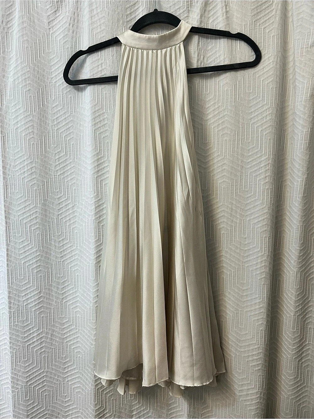 Abercrombie & Fitch Pleated Maxi Dress in Cream Size Small Like New